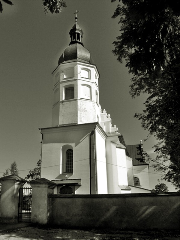 Kościół parafialny w Olesznie